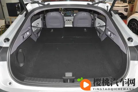 零跑A10预告，700km续航，11月21日广州车展见-1