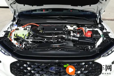 试驾完全新福特蒙迪欧,闺蜜决定放弃电车,选择插混动力-2