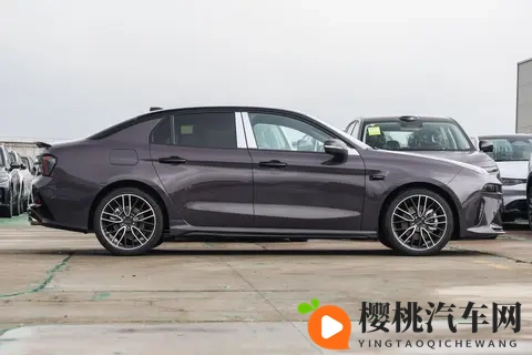 10-15万选燃油车？别再纠结了！​看看第三代领克03购车享福利-1