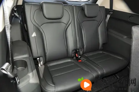 预算12万选插混?230km续航+电混四驱+露营套装,这SUV太值了-1