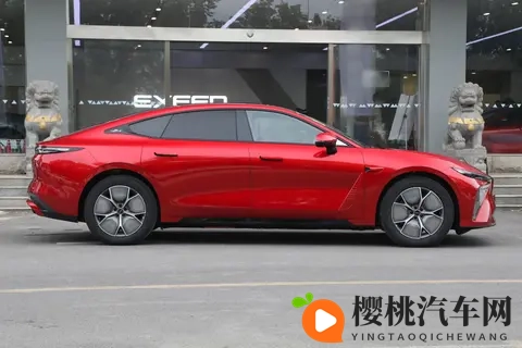 星纪元 ES：20-30 万新能源轿车，配置与价格匹配度如何？-3