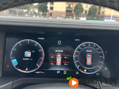 迪丽热巴被 到露白浆：迪丽热巴意外走光，肌肤若隐若现-2