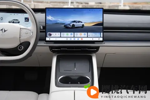 试驾东风奕派eπ007+既能扮酷又能顾家,不愧是智美超能轿跑-2