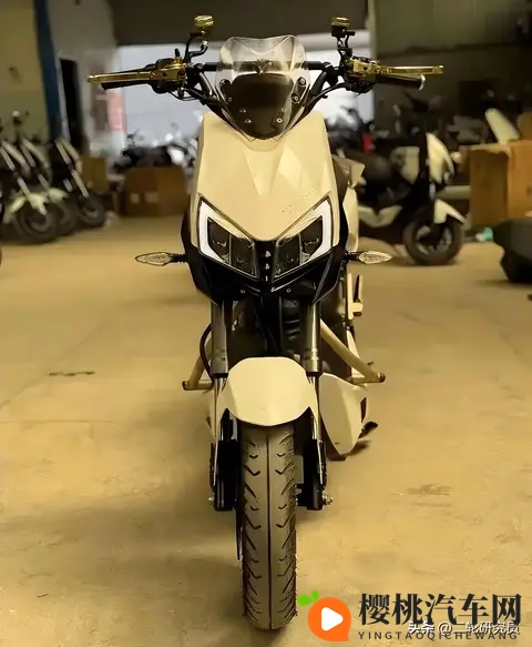 选电摩别乱买!雅迪X5这3个优势,让你通勤一周一充还倍儿有面-2