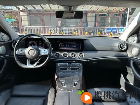 三年奔驰E级,19万开走行政座驾,这气场不输新车!-2