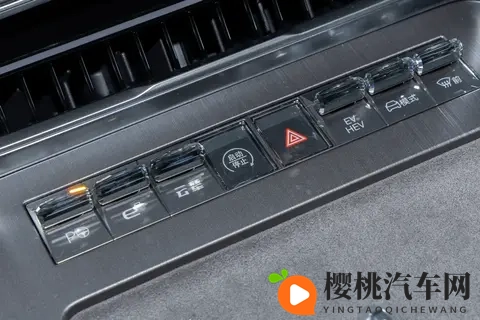 腾势N8L DM试驾：3198万元起售，能装下三代人欢乐的大六座SUV-2