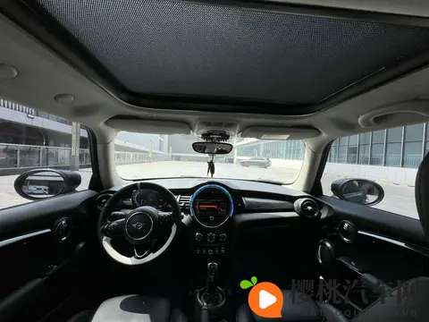 12万拿下MINI?2021款五门经典,小姐姐通勤优选-1