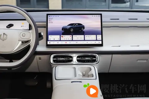 10万级纯电轿车四强探店：买谁还不清楚了吗？-2