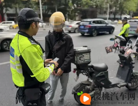 成人Tv:新能源汽车崛起,智能驾驶新突破-2