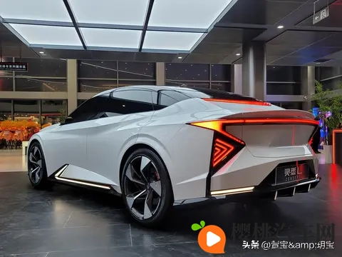 2025款灵悉L上市：1498万起售，五联屏+L2智驾，续航520km再升级-1