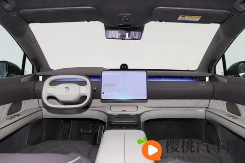 蔚来ET9深度试驾：打破行政车只适合坐不适合开的老印象-2