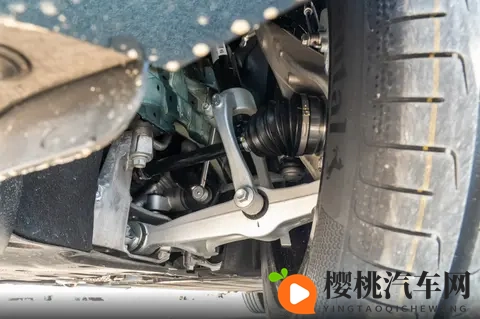 华为乾崑+鸿蒙座舱，试驾26款岚图梦想家，全能MPV实至名归-1