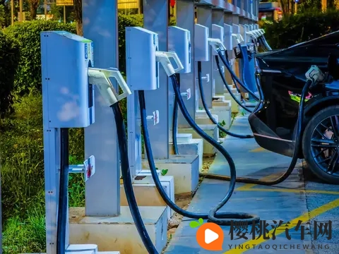 中午抢充电桩比半夜还便宜?网约车的省钱算盘教会了私家车主!-2