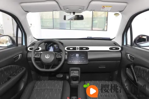 5 万级纯电家用车怎么选?零跑 T03 实测解析,帮年轻家庭精打细算-3