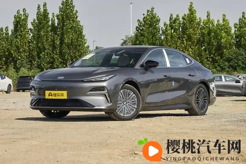 新车 比亚迪汉DM同级,奇瑞风云A9L猎鹰700版_四座版11月15日上市-2