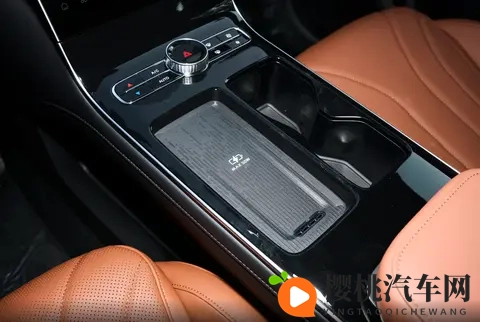 售价999万元起，全新奇瑞瑞虎8上市，两种外观，16T达到200马力-2