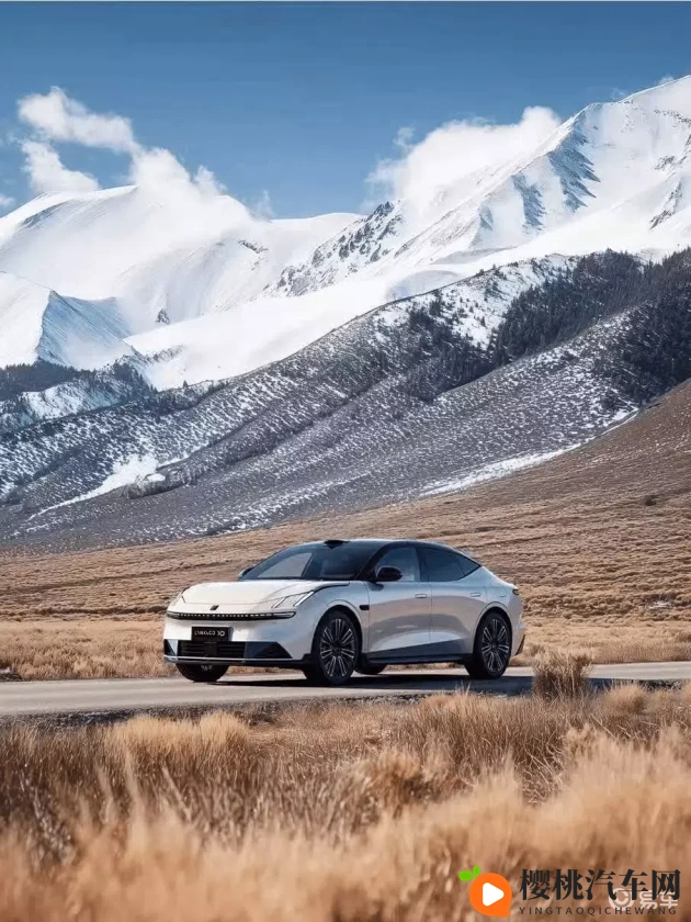 女班长让我玩 吃奶小游戏：趣味驾驶新玩法：汽车“吃奶游戏”走红-1