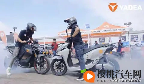 雅迪Velax炸场米兰！20分钟快充+105km续航-1