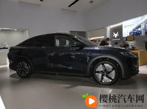 又一国产新能源,轴距2915mm,搭载华为双电机+宁德时代电池-2