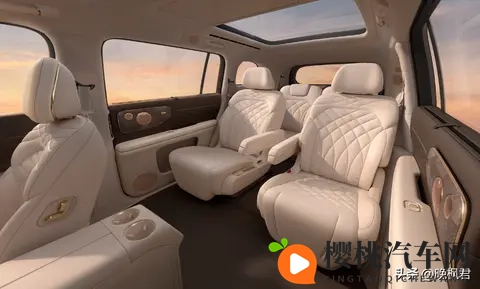 智己LS9内饰细节曝光,六座车里藏了块吸顶屏,预售倒计时今晚揭晓-1