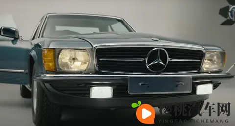 92岁老人收藏的1982年全新奔驰500SL-1