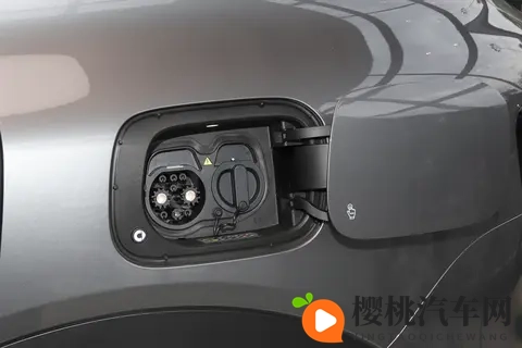 20万选插混SUV，这款梅赛德斯-奔驰与吉利联合打造的车型可以看看-3