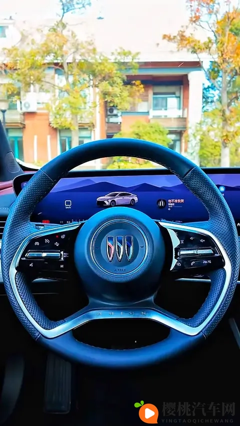 别再说君越是“老头乐”！试驾后彻底改观，这驾驶质感真香了-3