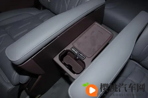 39秒破百续航700+，极氪009凭啥这么火？开起来咋样？-1