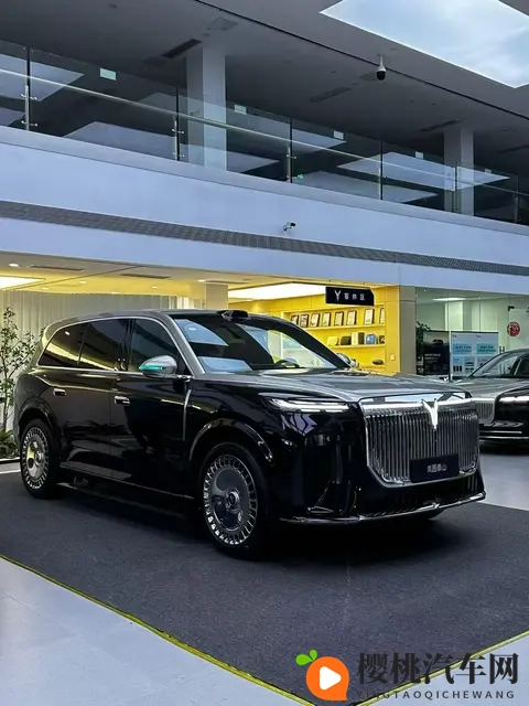 岚图泰山实车到店,长超5米2+后轮转向,配517马力+三腔空悬-2