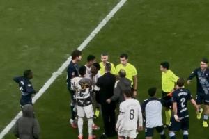 上头贝林厄姆赛后还找裁判理论，被维尼修斯劝回