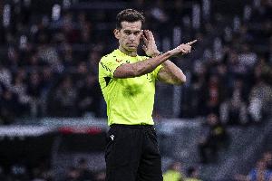 疯狂皇马本轮西甲被主裁出示3红7黄！7人吃牌，替补席1红1黄