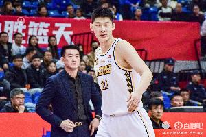 稳得可怕！胡金秋9中8高效拿下19分5板1帽 第三节10分