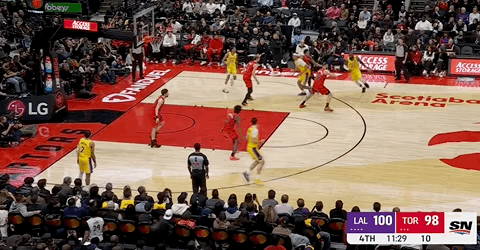 詹姆斯末节助史密斯命中关键三分，湖人战猛龙